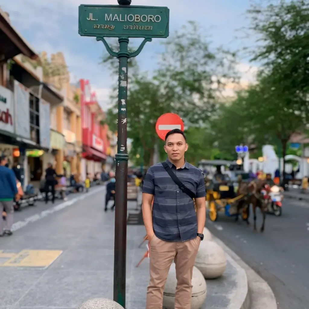 Plang-Jl.-Malioboro-Photo-Credit-by-instagram-@mikedregs